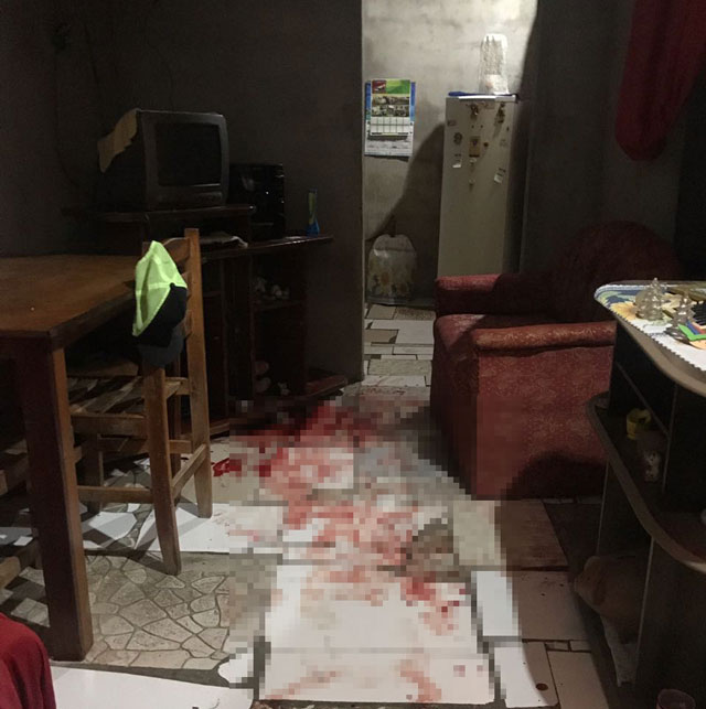Homem é esfaqueado pelo próprio enteado dentro de casa em Santaluz