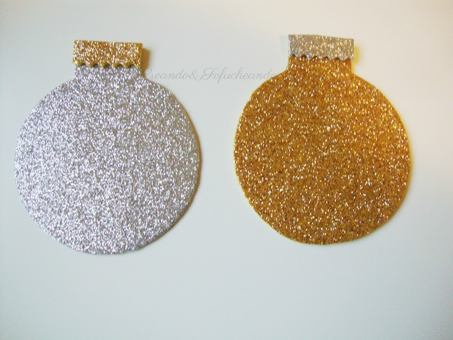 bolas de goma eva con brillantina o purpurina para mi 1ª navidad