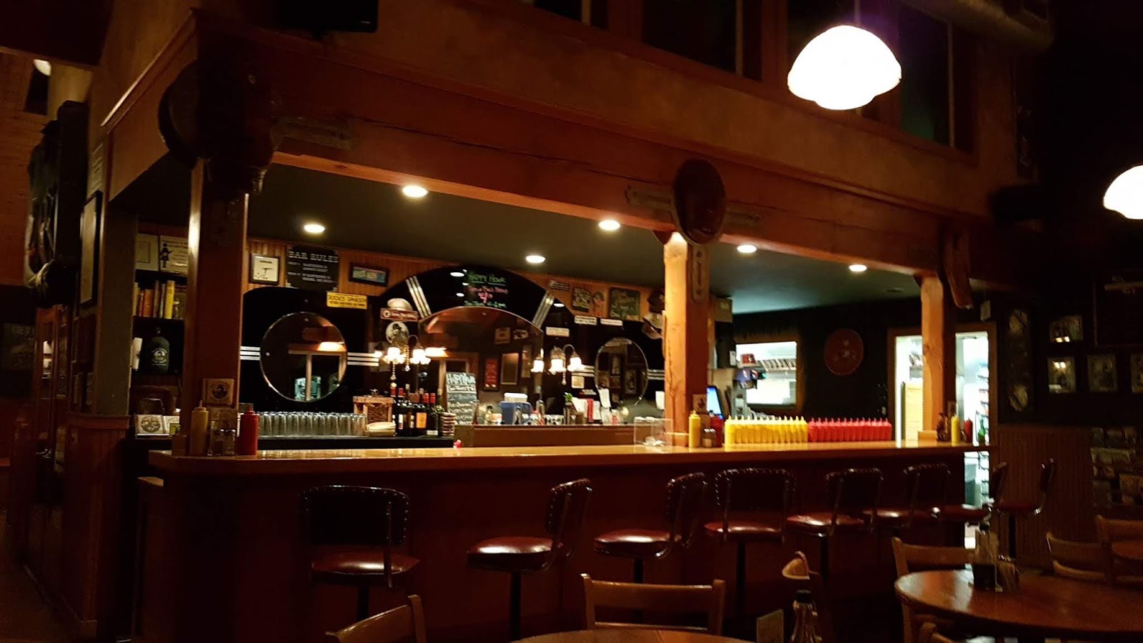 Jeeps Pubs Taverns and Bars Bill's Tavern Brewhouse (Cannon Beach