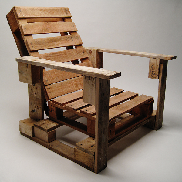 Kreativiti Kitar Semula Perabot Kreatif Relaks Minda Pallet Yang Terbuang Jika Di Olah Lihatlah Hasilnya Sebuah Kerusi Untuk Kegunaan Luar Rumah Anda Dengan Kos Sedikit Tapi Amat Menarik