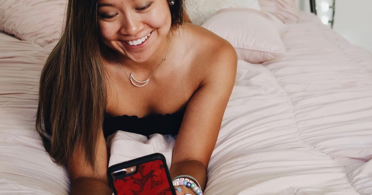 What I Learned on Tinder in My Third Trimester