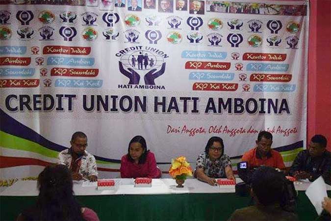 Hari Ini Koperasi CUHA Laksanakan RAT Tahun 2016 Ambon, Malukupost.com - Dipastikan hari ini 4 Februari 2017, koperasi Credit Union Hati Amboina (CUHA) akan melaksanakan Rapat Anggota Tahunan (RAT) tahun buku 2016, sekaligus akan melaksanakan pemilihan pengurus dan pengawas periode 2017-2019. Ketua Panitia RAT Tahun Buku 2016 Koperasi CUHA, Januaris Fasse saat dikonfirmasi mengatakan RAT dilaksanakan sebagai bentuk pertanggungjawaban pengurus terhadap program kerja yang dilaksanakan, sesuai agenda yang telah direncanakan. “Dalam Rapat Anggota Tahunan (RAT) kita panitia telah bekerja semaksimal mungkin, hasil kerja yang dilaksanakan mencapai 90 persen,” ungkapnya di Ambon, Jumat (3/2).
