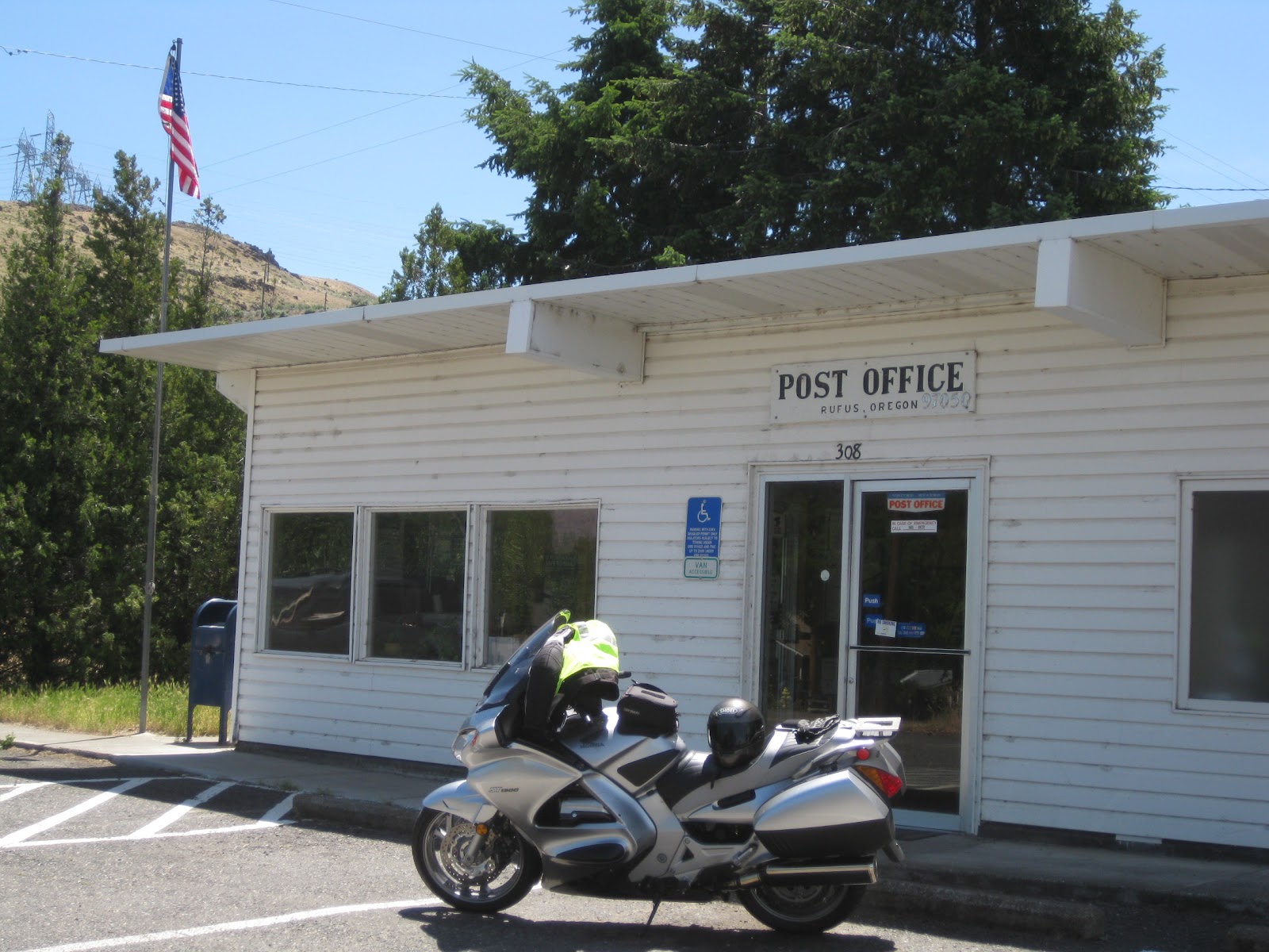 Northwest Motorcycle Rides and Oregon Rural Post Office Visits Rufus
