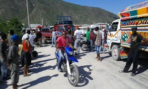 Comerciantes bloquean paso al mercado fronterizo de Jimaní