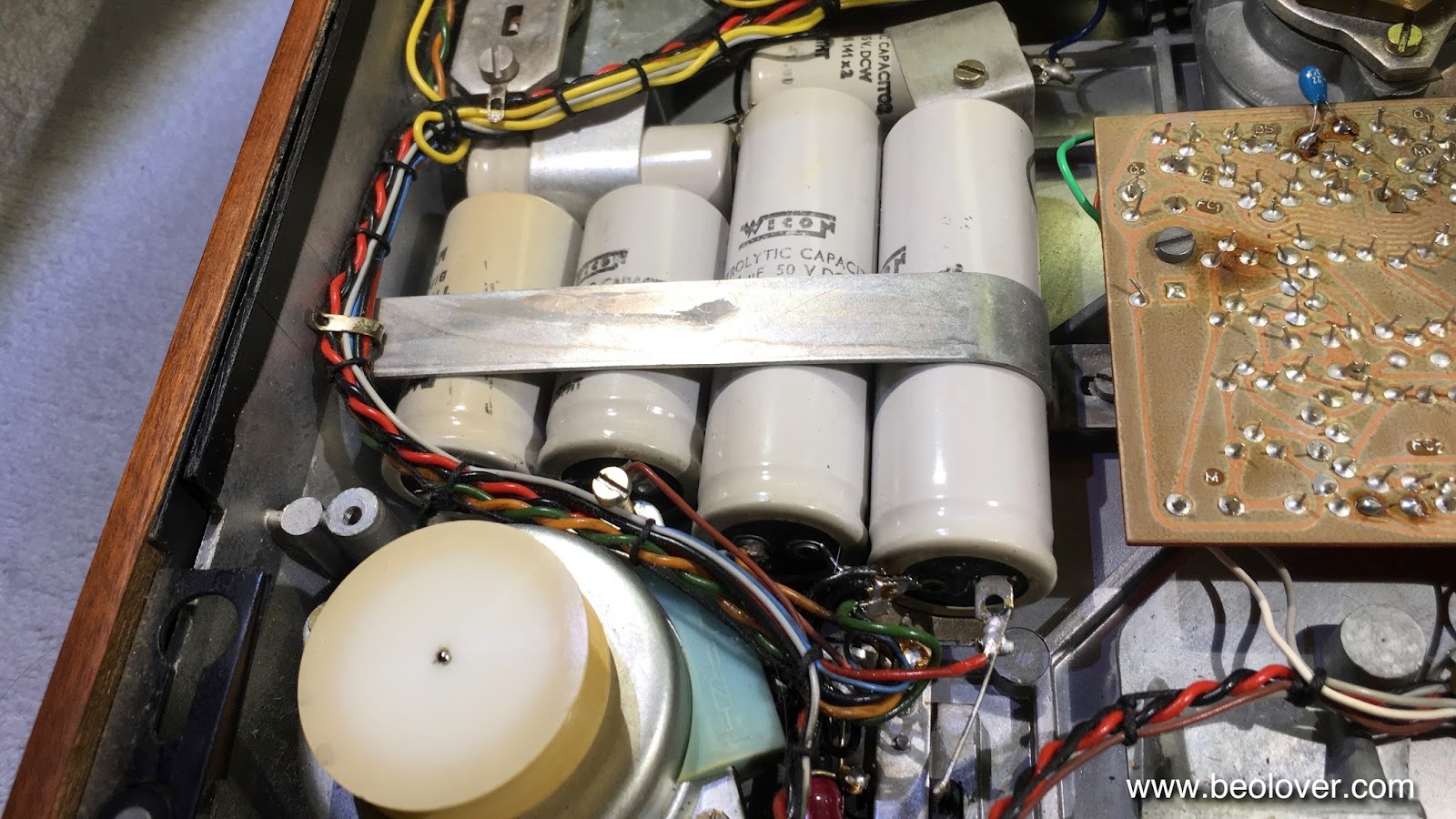 beolover Beogram 4000 Replacement of the Reservoir and Motor Capacitors