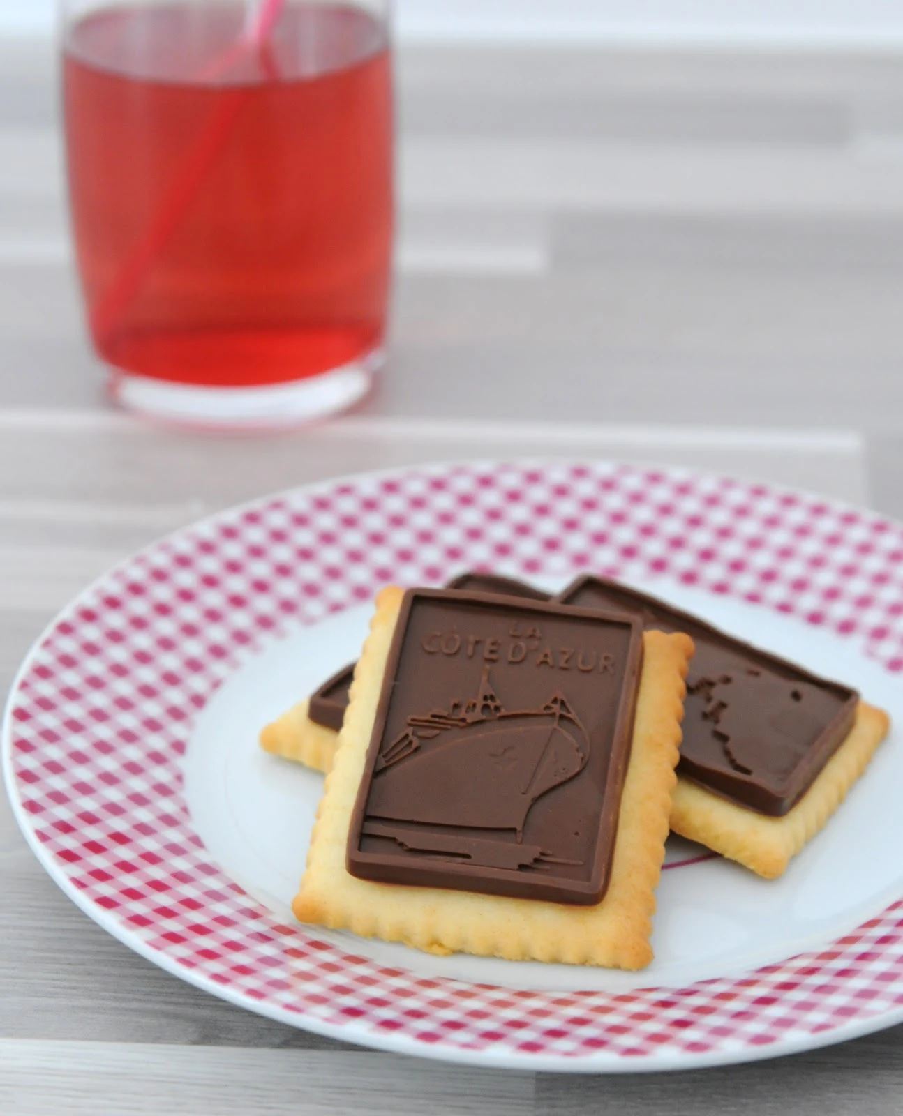 13 desserts, chacun: Petits-beurre maison au chocolat au lait