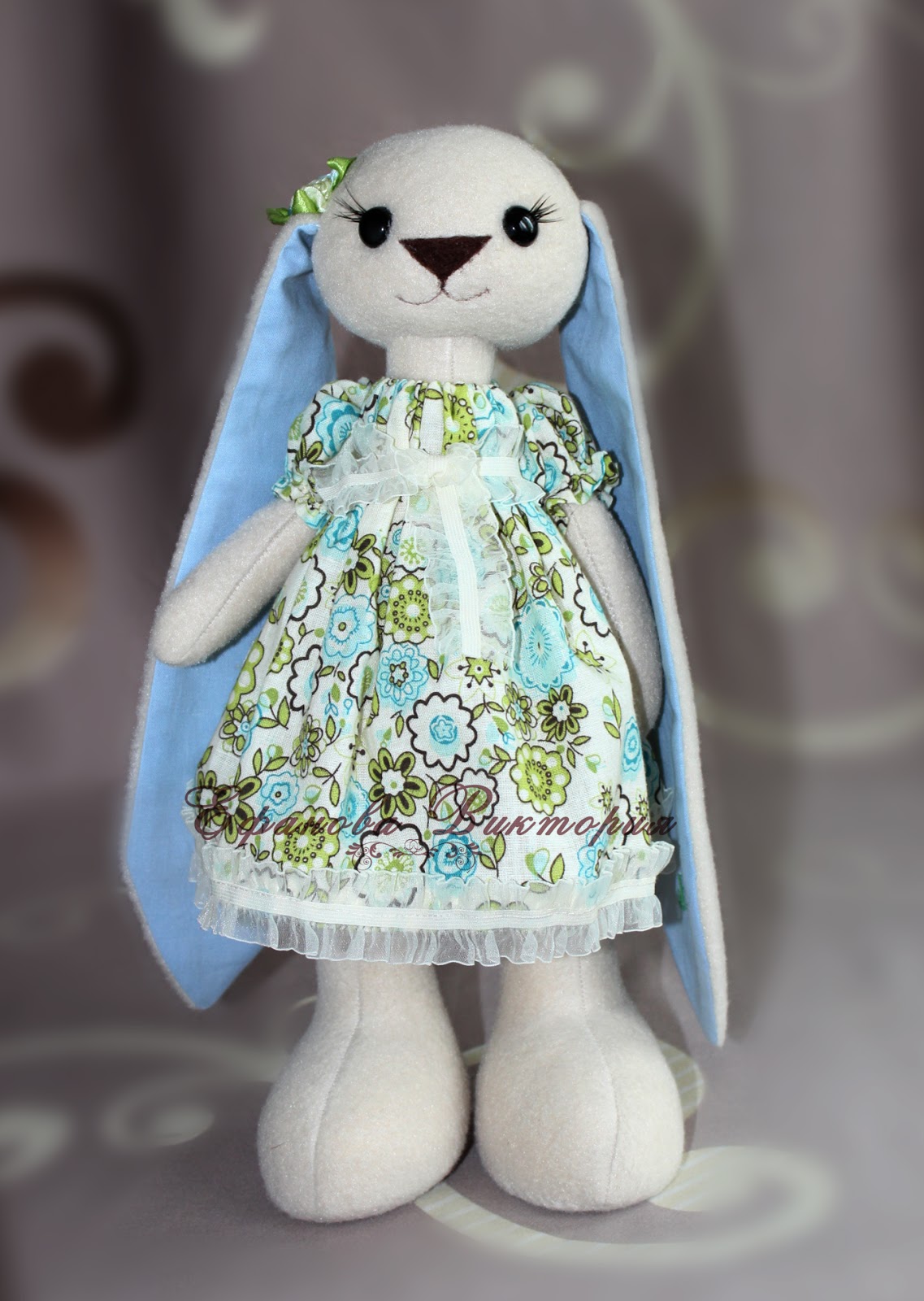 игрушка - чудо, заяц. алиса в стране чудес мартовский заяц. чудо зайка игрушка. зайка в одежде мультяшный. заяц из сказки алиса в стране чудес.