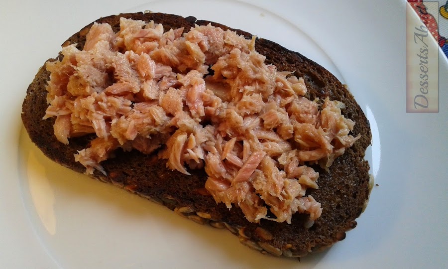 Atún sobre tostada
