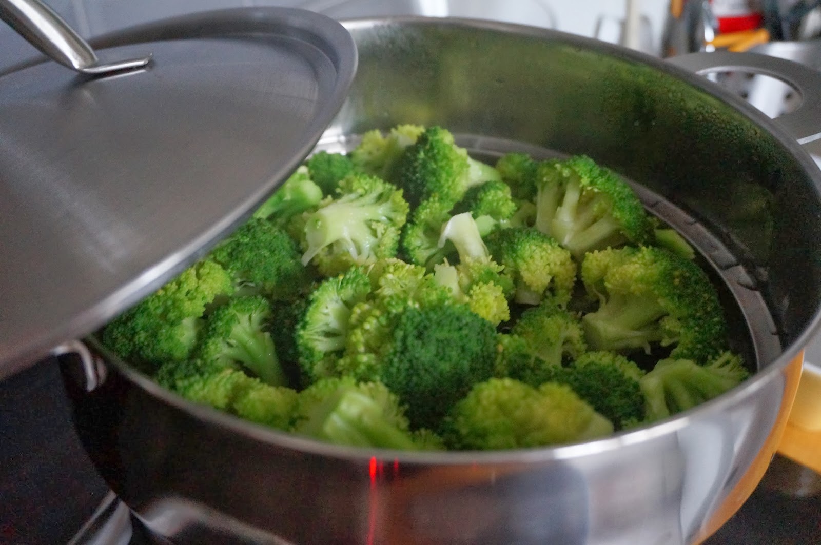 Citron Myrtille Brocoli sauté, sauce soja et sésame