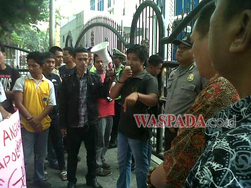Gerakan Rakyat Berjuang (GRB) Unjuk Rasa Minta Kapolsek Barumun Tengah Dicopot WOL Photo Gerakan Rakyat Berjuang (GRB) Unjuk Rasa Minta Kapolsek Barumun Tengah Dicopot