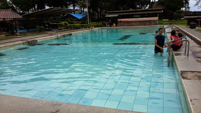 Pemandian air panas Cibolang_tempat wisata di bandung Relaksasi berendam air paans di cibolang pangalengan