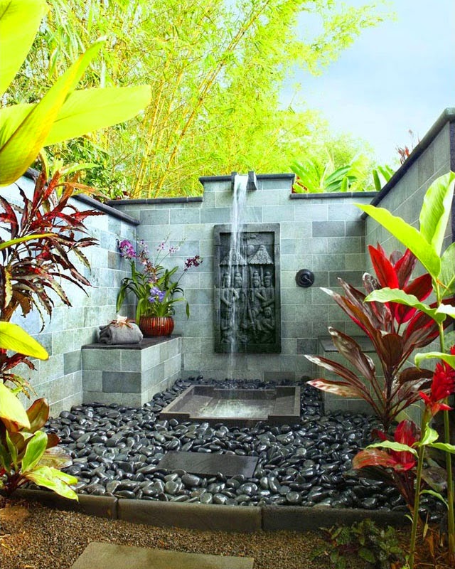 Glamorous Outdoor Showers