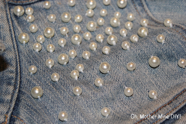 DIY Personalizar chaqueta denim con hombreras de perlas