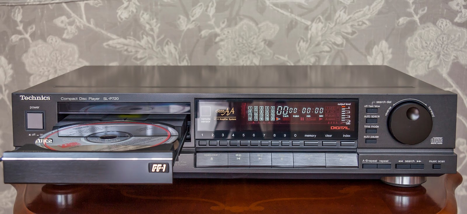 Golden Age Of Audio Technics SLP720 Vintage CDPlayer Number 2