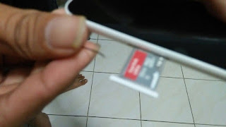 Membuka slot sim card smartphone tanpa ejector