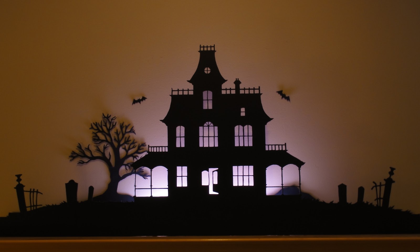 BirshyKat&rsquo;s Haunted House Silhouette