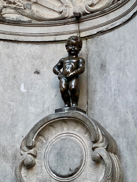 Pissing Boy Statue