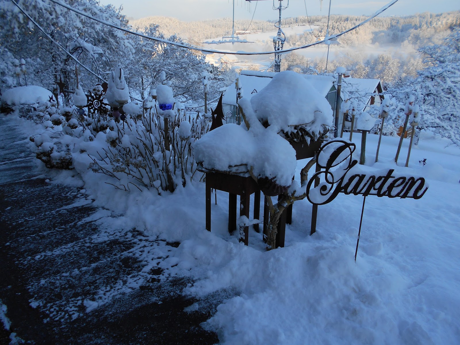 Ländliches Gartenglück by LandhausKeramik Wieser Der winterliche Garten