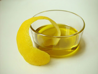 http://4.bp.blogspot.com/-css1e14MEqY/Tte4vsZ0rXI/AAAAAAAAQAo/_IipxHBxFVk/s1600/lemon-oil.jpg