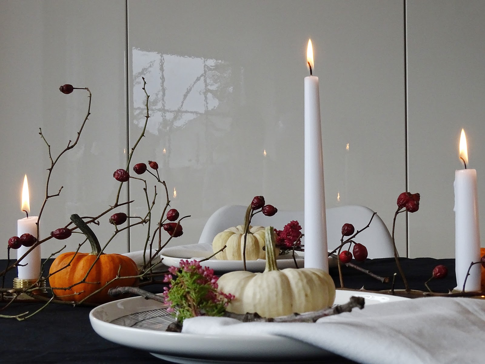 Halloween küsst Herbst - Herbstliche Tischdeko-Idee 'dark and moody' mit einem dezenten, edlen Hauch Halloween - https://mammilade.blogspot.de Halloween küsst Herbst - Herbstliche Tischdeko-Idee 'dark and moody' mit einem dezenten, edlen Hauch Halloween - https://mammilade.blogspot.de