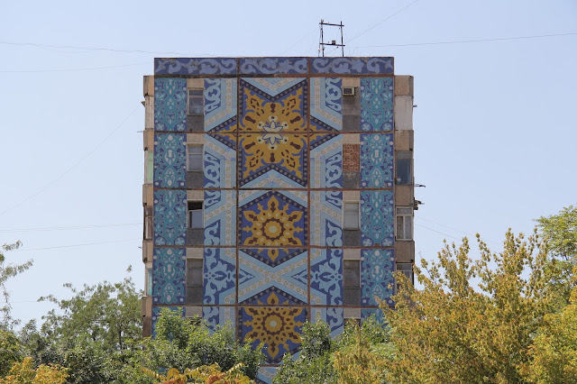 Ouzbékistan, Tachkent, façade, avenue Rachidov, © L. Gigout, 2012