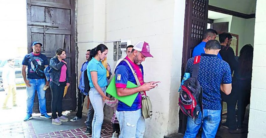 Cerca de 100 niños venezolanos no fueron matriculados por directores de colegio y perderían año escolar, informó defensoría del Pueblo en Arequipa Cerca de 100 niños venezolanos no fueron matriculados por directores de colegio y perderían año escolar, informó defensoría del Pueblo en Arequipa