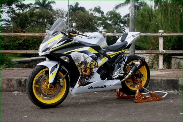Modifikasi Tangki Bensin Tambah Gede - Contoh Gambar Dan Foto Konsep Desain Modifikasi Kawasaki Ninja 4 Tak 250cc Sporti Ala Moge Keren Banget Modifikasi Tangki Bensin Tambah Gede - Contoh Gambar Dan Foto Konsep Desain Modifikasi Kawasaki Ninja 4 Tak 250cc Sporti Ala Moge Keren Banget