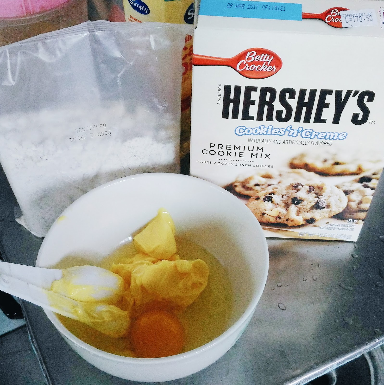 Lucky Citrine Now Baking Betty Crocker Hershey's Cookies 'n' Creme