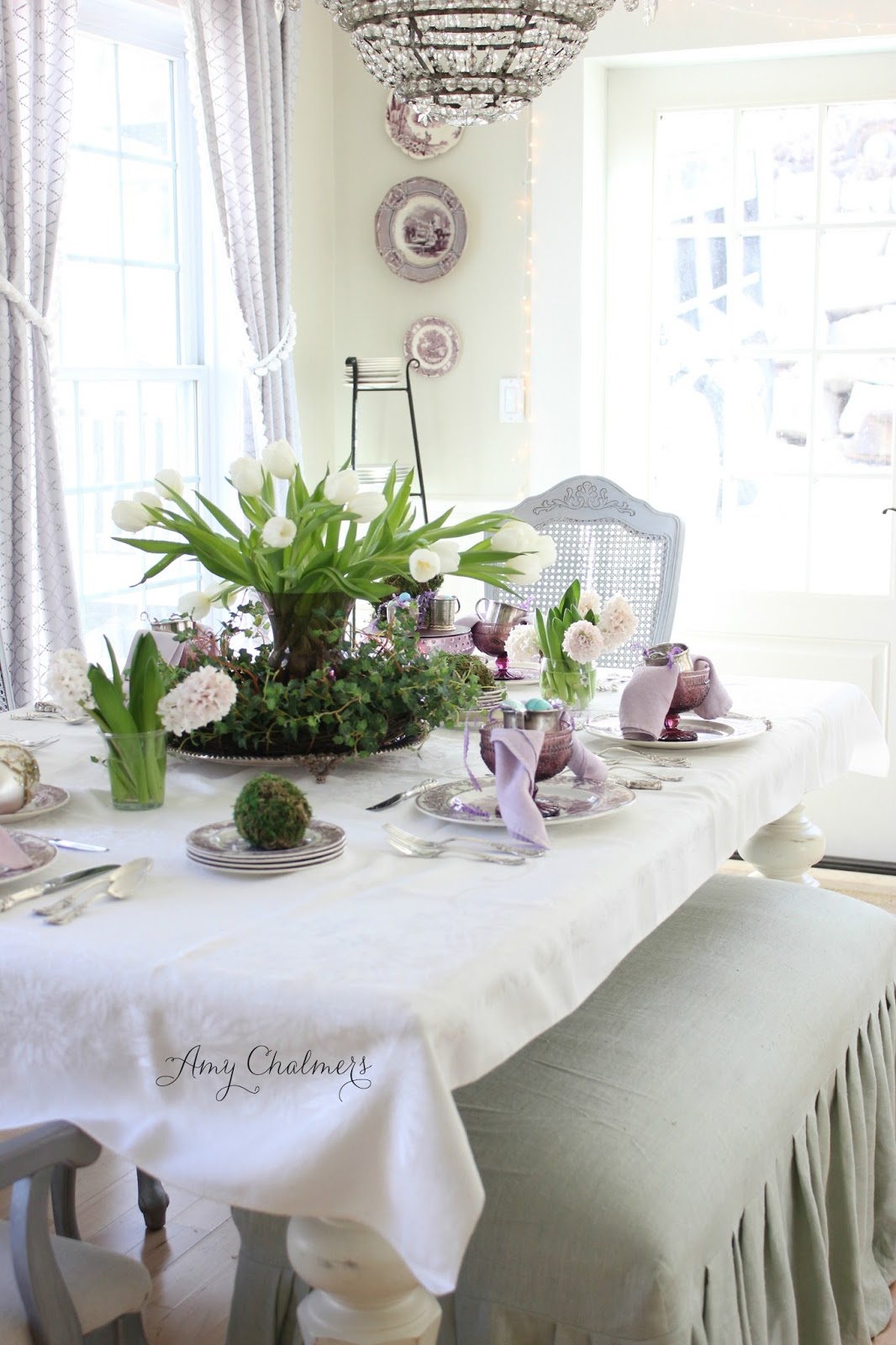 Maison Decor French daybed debuts in the dining room