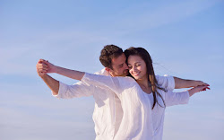 couple happy young romantic couples lovely beautifull allfreshwallpaper sea