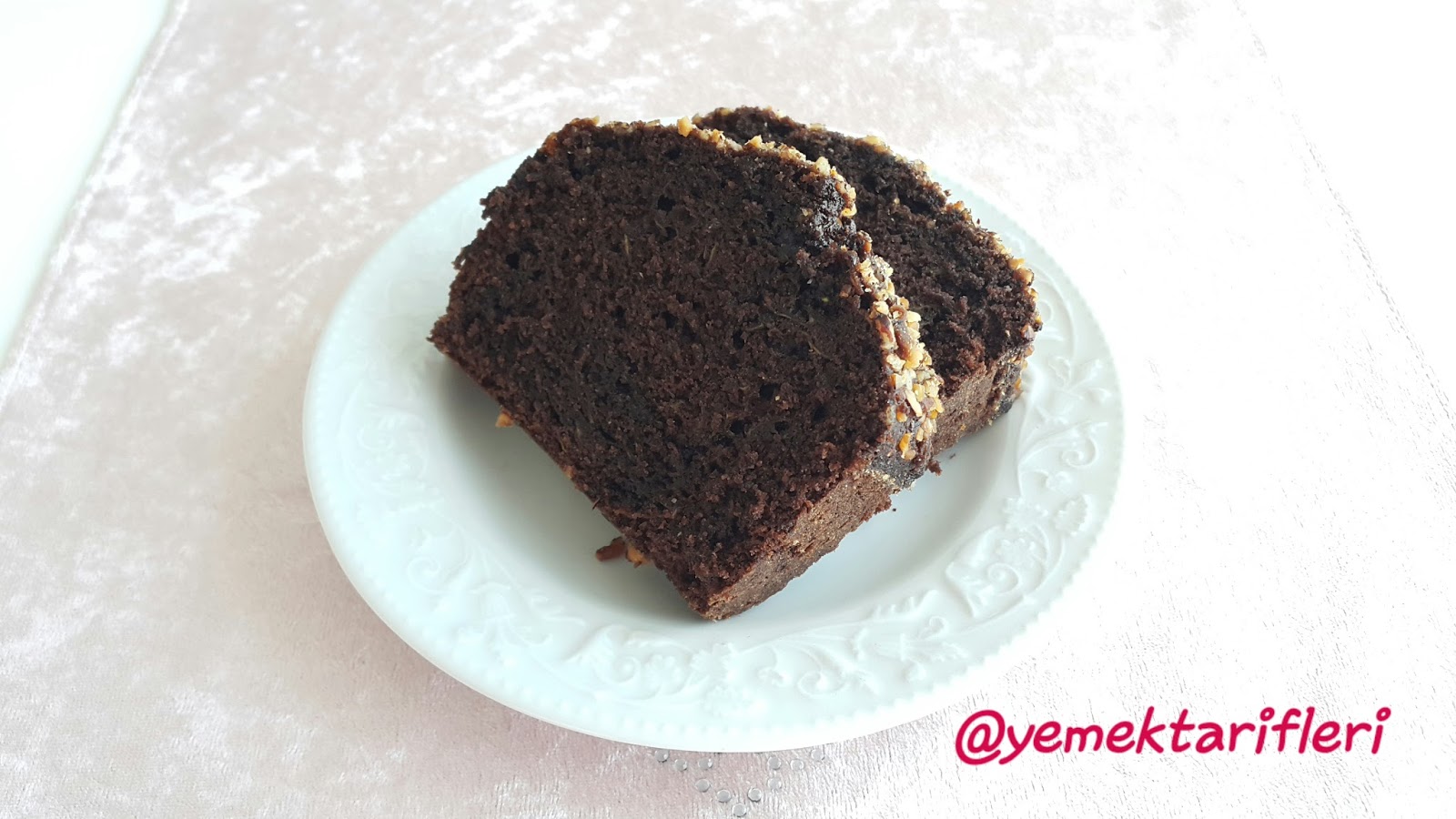 Yemek Tarifleri Yesil Kabakli Kakaolu Kek