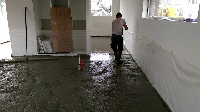 Onze duurzame schuurwoning in De Wijk: De gevlinderde betonvloer Onze duurzame schuurwoning in De Wijk: De gevlinderde betonvloer