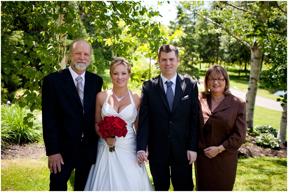 HOLLYHOWEphotography moncton wedding reception at la teraz tiffany