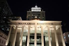 Tugas Mahkamah Konstitusi (MK) dan Wewenangnya Berdasarkan keterangan dari UUD 1945 Tugas Mahkamah Konstitusi (MK) dan Wewenangnya Berdasarkan keterangan dari UUD 1945