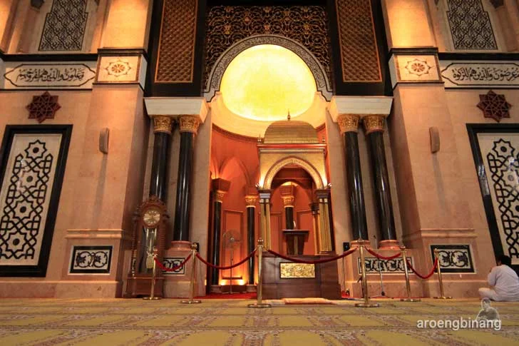 masjid kubah emas depok
