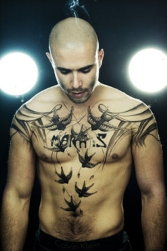 O clássico e o estilo Americano tatuagem no peito para homens