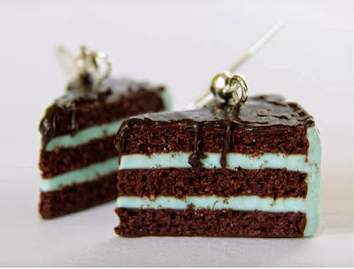 Aretes de Pastel o torta de chocolate miniatura hecha con masa polimerica