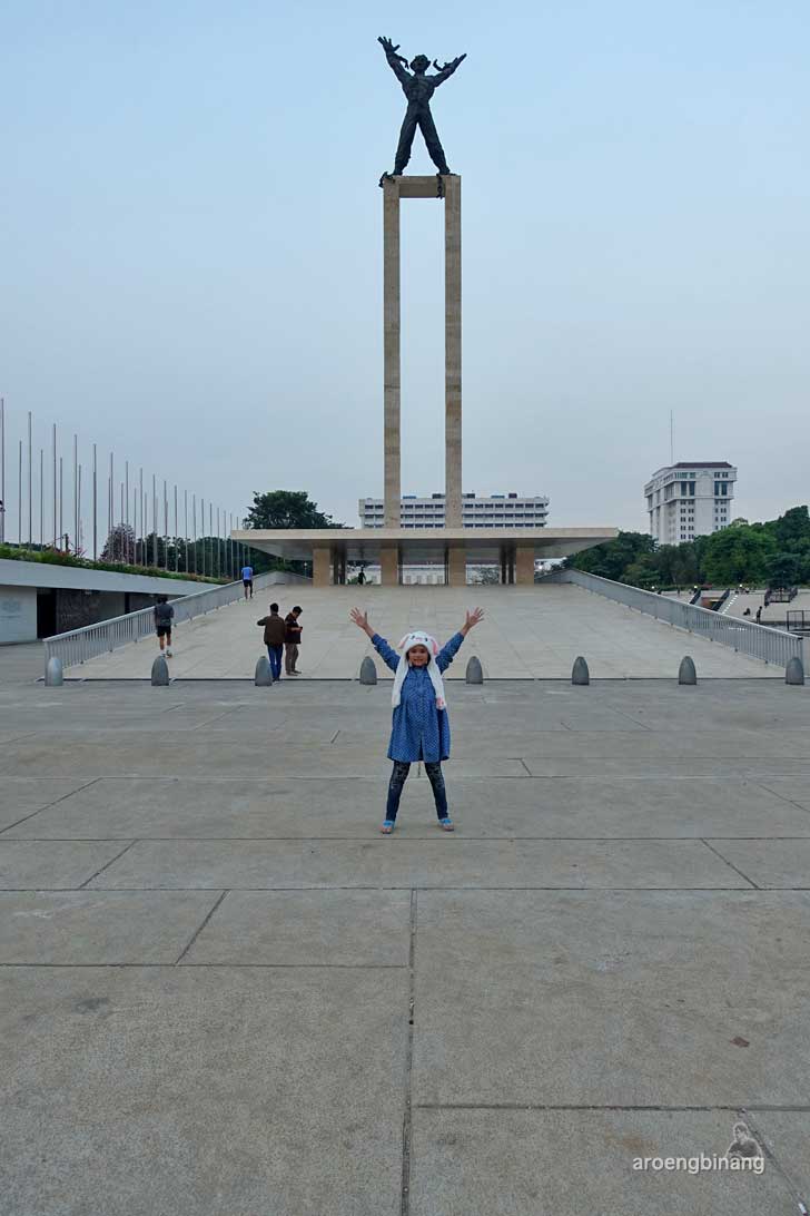monumen pembebasan irian barat