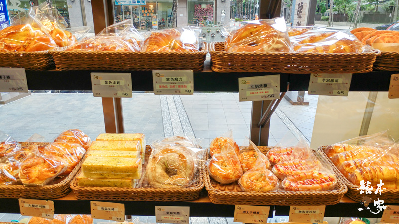 桃鶯路祥儀機器人夢工廠周邊美食|58號烘焙~絕妙拔絲奶黃菠蘿麵包