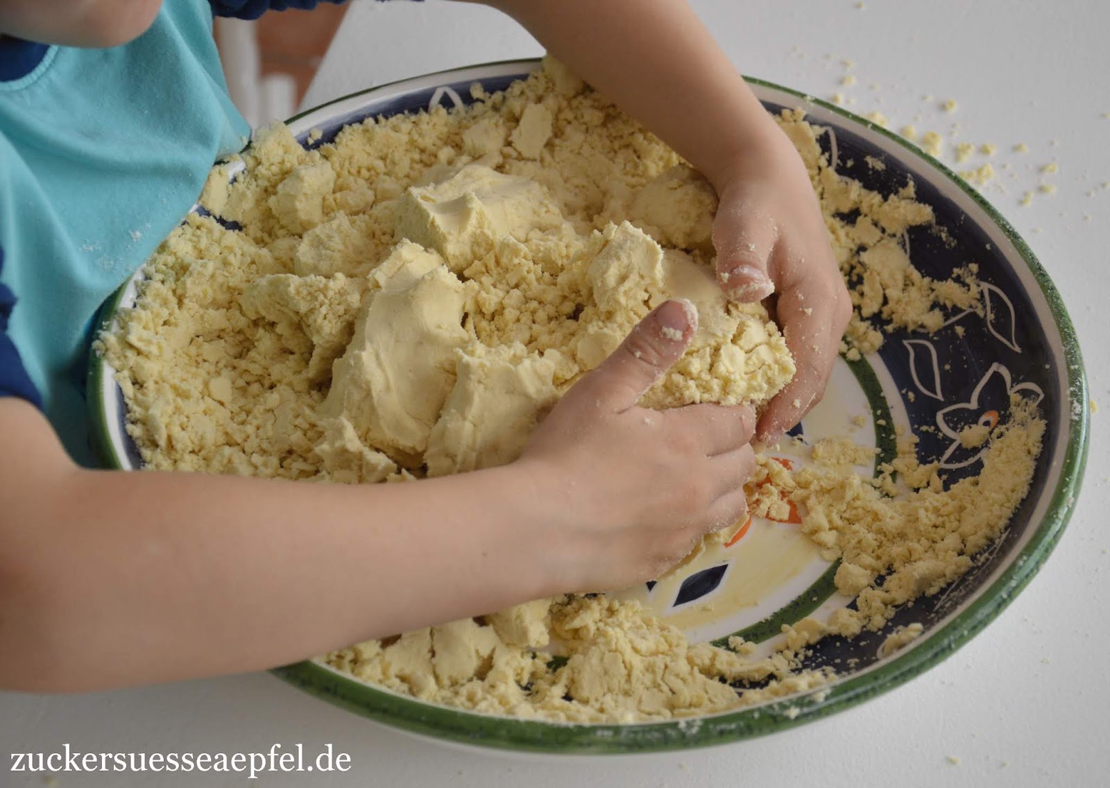 Zaubersand oder kinetischen Sand selbst herstellen  ♥ Zuckersüße Äpfel -  kreativer Familienblog und Reiseblog ♥