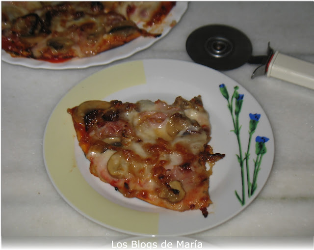 Pizza de cebolla caramelizada