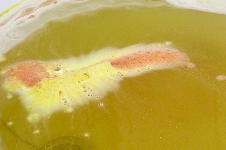 an image of sparkler bath bomb from lush