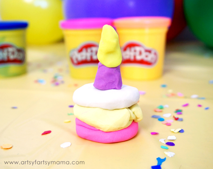 Play-Doh Birthday Party Ideas at artsyfartsymama.com #WorldPlayDohDay