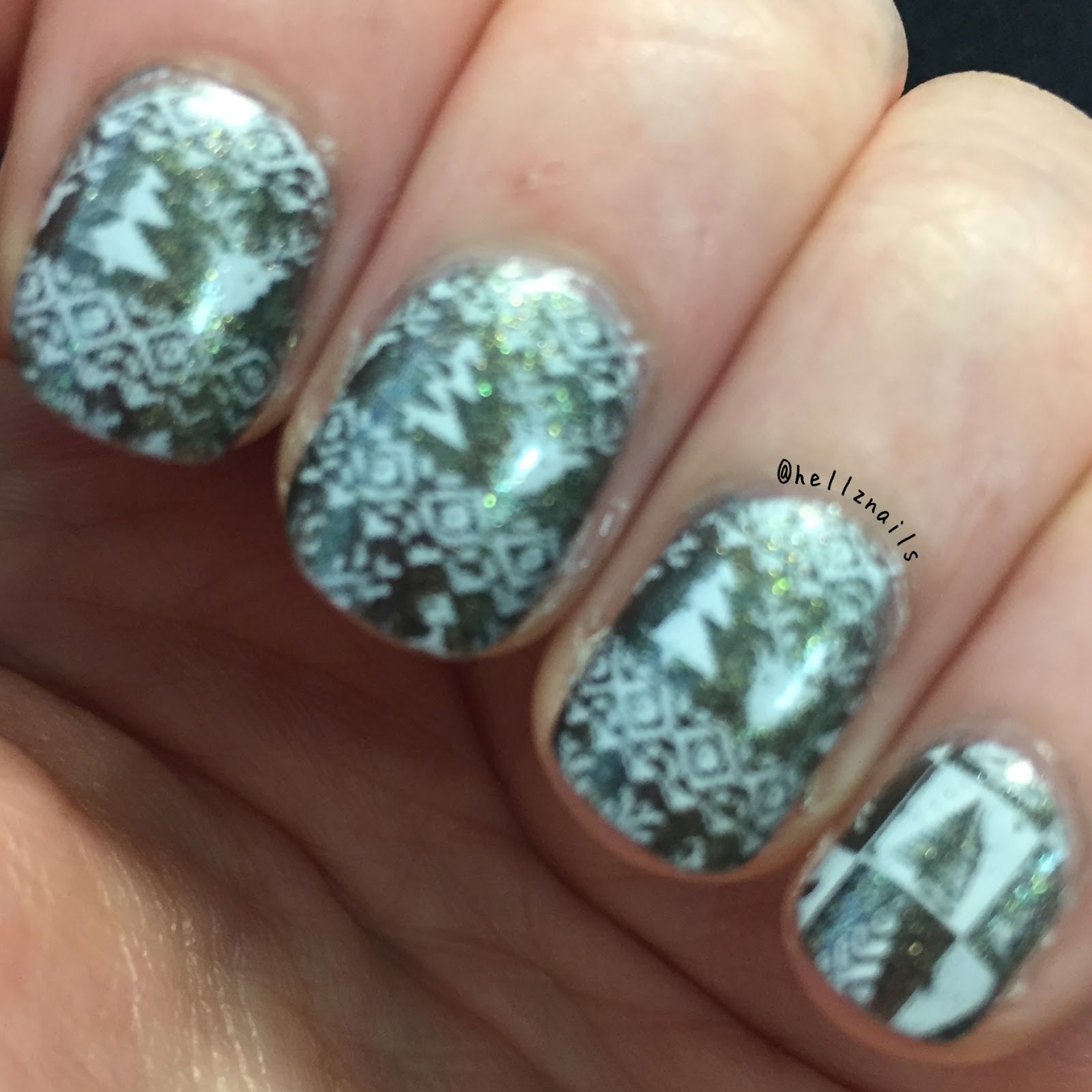 Christmas jumper style Christmas tree nail art - Hellz nails