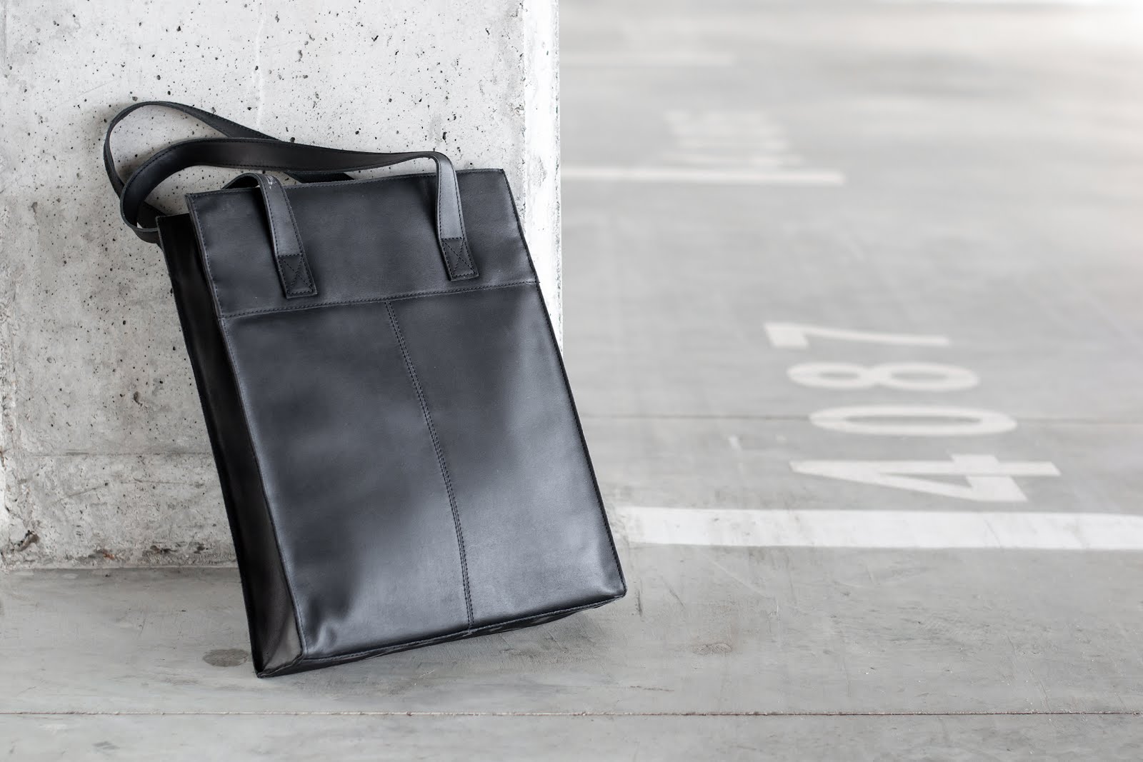 Sacha, handtas, tote bag, transparant, leather, laptop, minimal, black, 2019, transparent