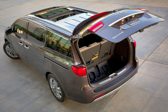 Sedona 2015 Kia Sedona tailgate open