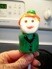 Easy St. Patricks Day Leprechaun Marshmallow Pops 