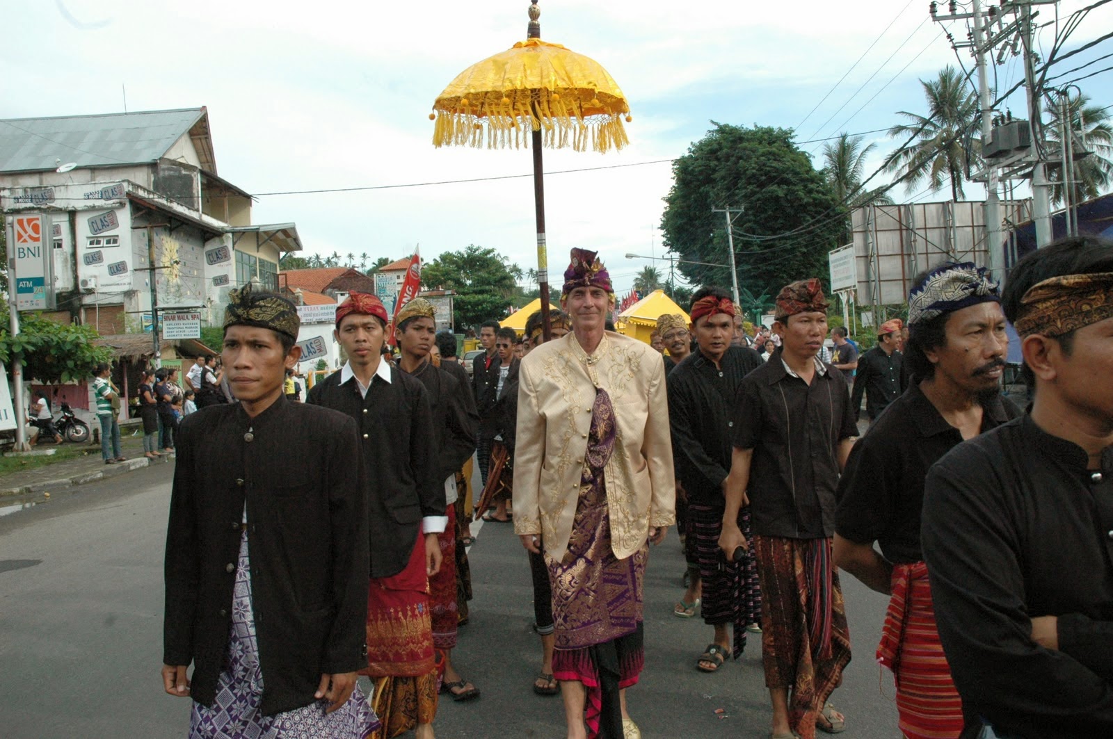 
Nyongkolan Adat Sasak Lombok
