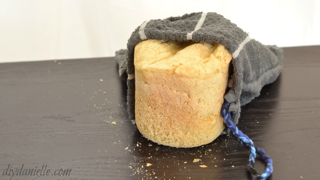 Learn how to sew an easy bread bag using dish towels. Fill with freshly baked bread and they make the perfect housewarming gift! Dish Towels to Bread Bag!