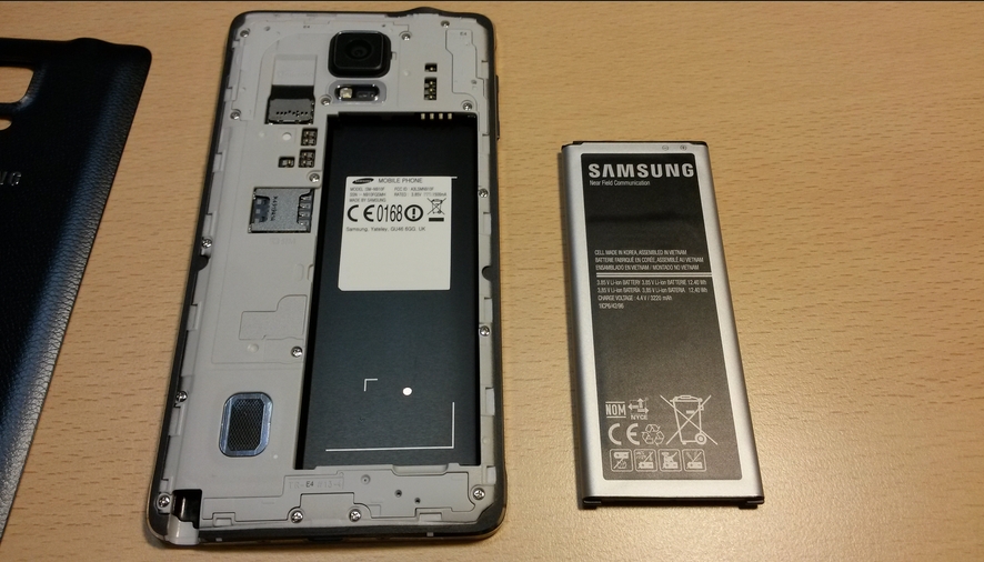 Geriausi smartfonai, su nuimamais akumuliatoriais Samsung Galaxy Note 4